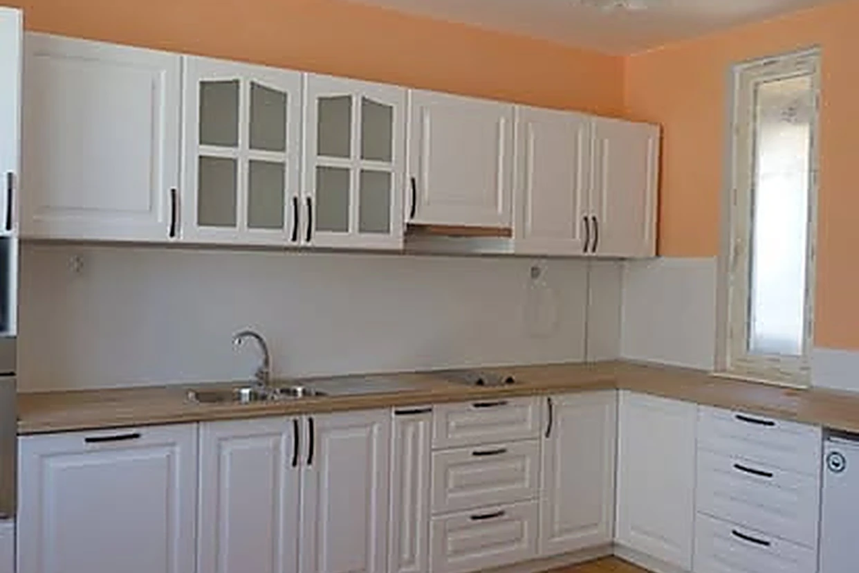 Класическа бяла кухня
